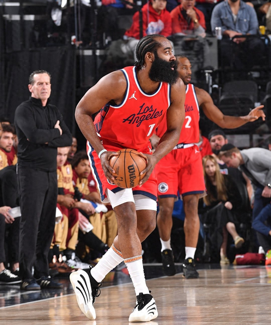 快船客场逆转开拓者，延续胜利势头