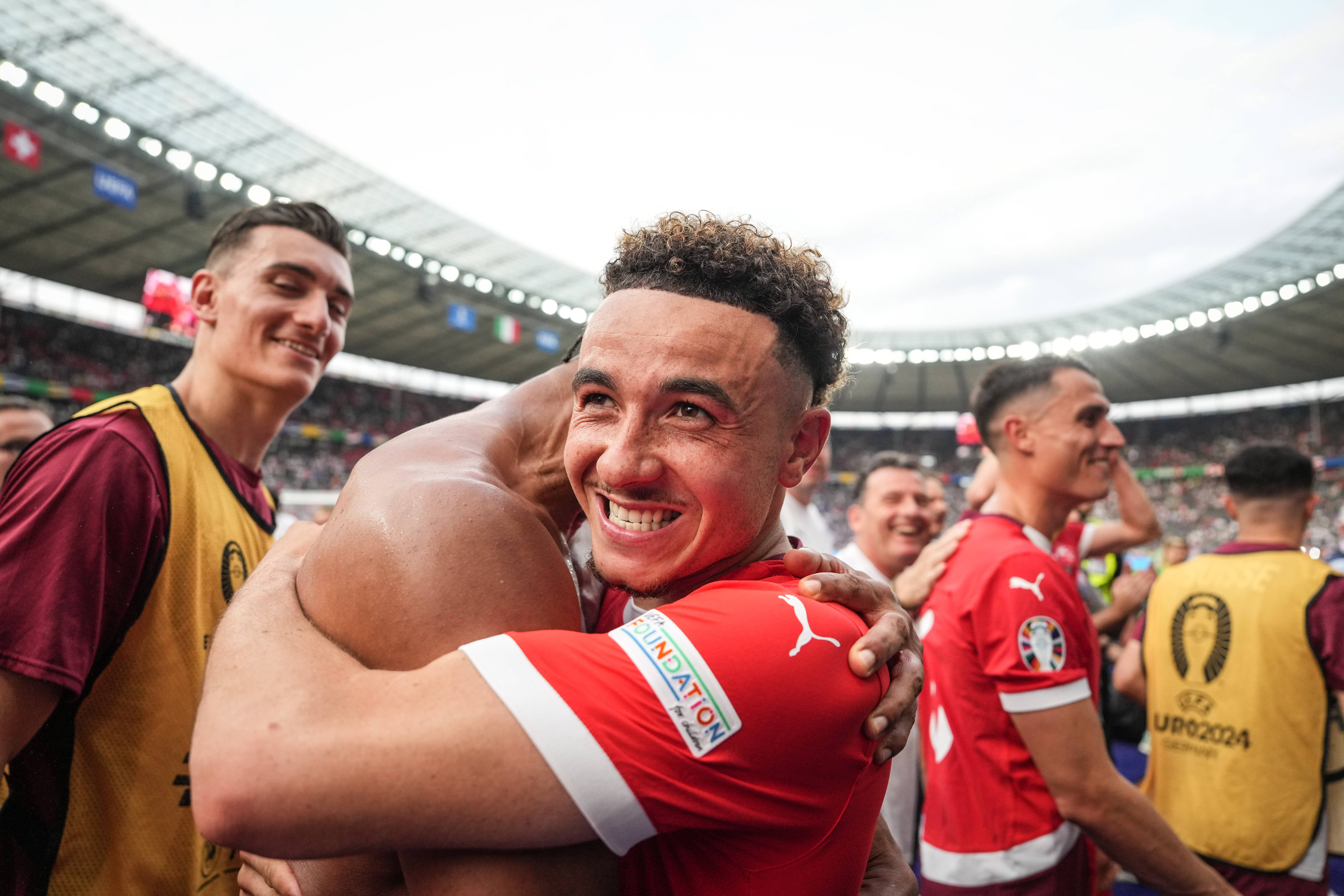 开云体育-意大利球队再度夺冠,登上世界之巅